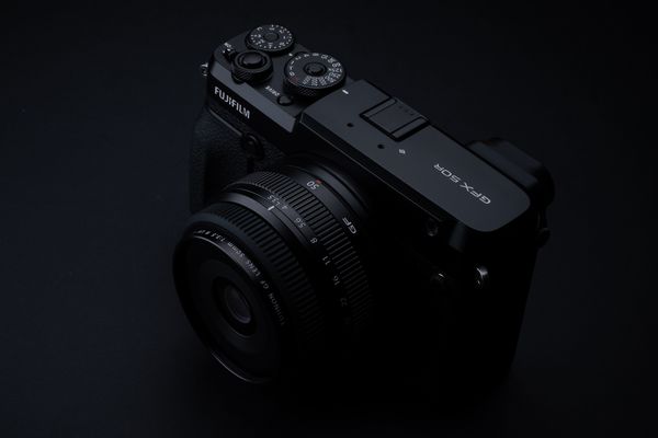 Fujifilm GFX 50R mit FUJINON GF50mmF3.5 R LM WR – Bild: Fujifilm Deutschland Fujifilm GFX 50R mit FUJINON GF50mmF3.5 R LM WR – Bild: Fujifilm Deutschland