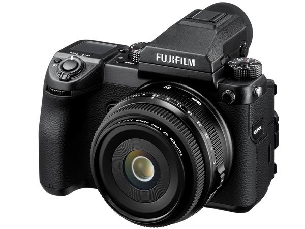 Fujifilm GFX 50S mit Viewfinder und FUJINON GF50mmF3.5 R LM WR – Bild: Fujifilm Deutschland Fujifilm GFX 50S mit Viewfinder und FUJINON GF50mmF3.5 R LM WR – Bild: Fujifilm Deutschland