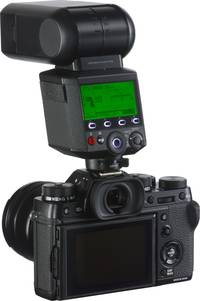 Fujifilm EF-X500 an X T2 von hinten links Fujifilm EF-X500 an X T2 von hinten links