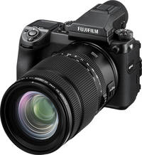 Fujifilm FUJINON GF 45-100 mm F4 R LM OIS WR in schwarz an GFX 50S von vorne links