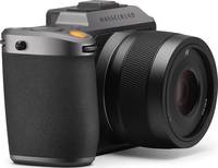 Hasselblad XCD 4/45P in schwarz an X1DII von vorne rechts