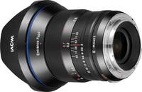 Laowa 15 mm F2 Zero-D in schwarz mit Gegenlichtblende von hinten links Laowa 15 mm F2 Zero-D in schwarz mit Gegenlichtblende von hinten links