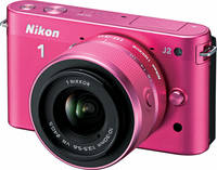 Nikon 1 NIKKOR VR 10-30 mm 1:3.5-5.6 in pink an 1 J2 von vorne links