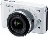 Nikon 1 NIKKOR VR 10-30 mm 1:3.5-5.6 in weiß an 1 J2 von vorne links