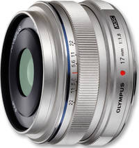 OM System M.Zuiko digital ED 17 mm 1:1.8 (EW-M1718) in silber von vorne links