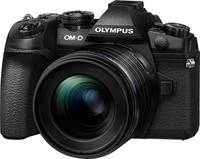 OM System M.Zuiko digital ED 25 mm 1:1.2 PRO in schwarz an OM D E M1II von vorne links