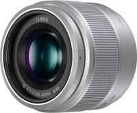 Panasonic Lumix G 25 mm F1.7 (H-H025E) in silber von vorne links Panasonic Lumix G 25 mm F1.7 (H-H025E) in silber von vorne links