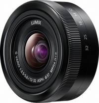 Panasonic Lumix G Vario 12-32 mm F3.5-5.6 Asph. OIS (H-FS12032E) in schwarz von vorne links