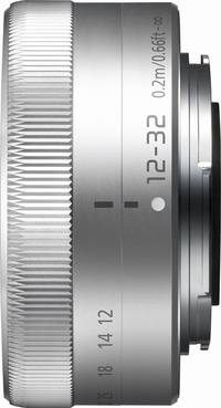 Panasonic Lumix G Vario 12-32 mm F3.5-5.6 Asph. OIS (H-FS12032E) in silber von links