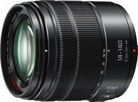 Panasonic Lumix G Vario 14-140 mm F3.5-5.6 II Asph. Power OIS (H-FSA14140E) in schwarz von schräg seitlich links