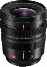 Panasonic Lumix S Pro 16-35 mm F4.0 (S-R1635E) in schwarz von schräg oben Panasonic Lumix S Pro 16-35 mm F4.0 (S-R1635E) in schwarz von schräg oben