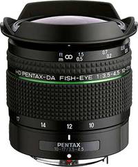 Pentax HD DA 10-17 mm 1:3.5-4.5 ED Fish-Eye in schwarz mit Gegenlichtblende von schräg oben