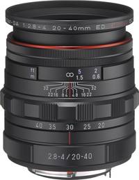 Pentax HD DA 20-40 mm 1:2.8-4 ED DC WR Limited in schwarz von schräg oben