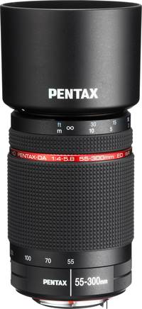Pentax HD DA 55-300 mm 1:4-5.8 ED WR in schwarz mit Gegenlichtblende von oben