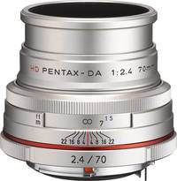 Pentax HD DA 70 mm 1:2.4 Limited in silber ausgefahren von schräg oben