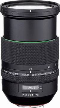 Pentax HD D FA 24-70 mm 1:2.8 ED SDM WR in schwarz von ausgefahren schräg oben Pentax HD D FA 24-70 mm 1:2.8 ED SDM WR in schwarz von ausgefahren schräg oben