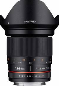 Samyang 20 mm F1.8 ED AS UMC in schwarz mit Gegenlichtblende von oben