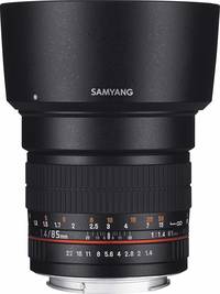Samyang 85 mm F1.4 AS IF UMC in schwarz mit Gegenlichtblende von oben