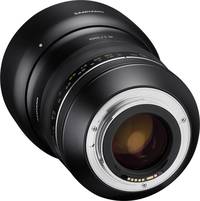 Samyang Premium MF XP 85 mm F1.2 in schwarz mit Gegenlichtblende von hinten links Samyang Premium MF XP 85 mm F1.2 in schwarz mit Gegenlichtblende von hinten links