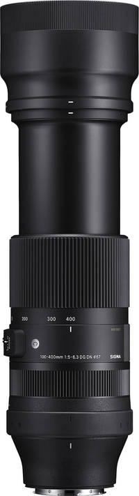 Sigma 100-400 mm F5-6.3 DG OS Contemporary in schwarz ausgefahren mit Gegenlichtblende von oben