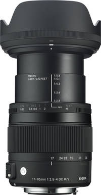 Sigma 17-70 mm F2.8-4 DC Makro OS HSM Contemporary in schwarz mit Gegenlichtblende ausgefahren von oben Sigma 17-70 mm F2.8-4 DC Makro OS HSM Contemporary in schwarz mit Gegenlichtblende ausgefahren von oben