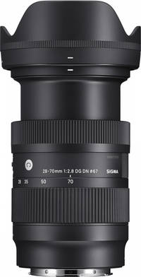 Sigma 28-70 mm F2.8 DG DN Contemporary in schwarz mit Gegenlichtblende ausgefahren von oben