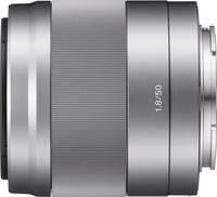 Sony E 50 mm F1.8 OSS (SEL50F18) in silber von links