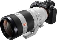 Sony FE 100-400 mm F4.5-5.6 GM OSS (SEL100400GM) in weiß an Alpha 9 von vorne links