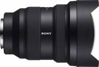 Sony FE 12-24 mm F2.8 GM (SEL1224GM) in schwarz mit Gegenlichtblende von rechts