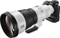 Sony FE 400 mm F2.8 GM OSS (SEL400F28GM) in weiß an Alpha 9 von vorne links