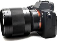 Tokina atx-m 85 mm F1.8 FE in schwarz an Sony Alpha 7M3 von links Tokina atx-m 85 mm F1.8 FE in schwarz an Sony Alpha 7M3 von links