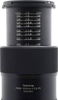 Tokina FiRIN 100 mm F2.8 FE Makro in schwarz ausgefahren von oben