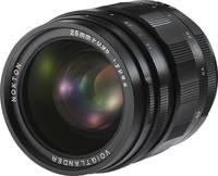 Voigtländer Nokton 25 mm / 1:0.95 II in schwarz von vorne links