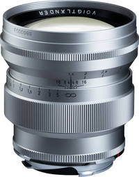 Voigtländer Nokton 75 mm / 1:1.5 Asph. in silber von schräg oben