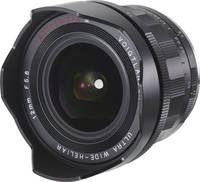 Voigtländer Ultra Wide Heliar 12 mm / 1:5.6 Asph. III in schwarz von vorne links