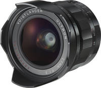 Voigtländer Ultron 21 mm / 1:1.8 in schwarz von vorne links Voigtländer Ultron 21 mm / 1:1.8 in schwarz von vorne links