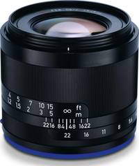 Zeiss Loxia 2/50 in schwarz von schräg oben Zeiss Loxia 2/50 in schwarz von schräg oben