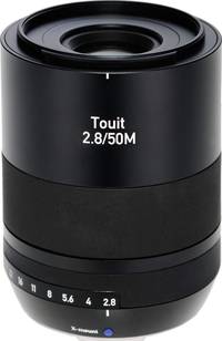 Zeiss Touit 2.8/50M in schwarz von schräg oben