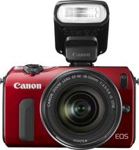 Canon EOS M in rot mit EF M 18-55 und Speedlite 90EX von vorne Canon EOS M in rot mit EF M 18-55 und Speedlite 90EX von vorne