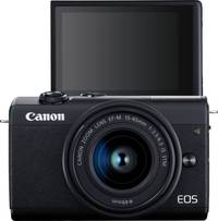 Canon EOS M200 in schwarz mit EF M 15-45mm und Klappdisplay von vorne Canon EOS M200 in schwarz mit EF M 15-45mm und Klappdisplay von vorne