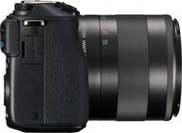 Canon EOS M3 in schwarz mit EF M18-55STM von rechts