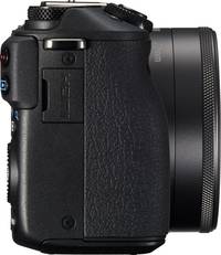 Canon EOS M3 in schwarz mit EF M22STM von rechts