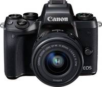 Canon EOS M5 in schwarz mit EF M15-45STM von vorne oben Canon EOS M5 in schwarz mit EF M15-45STM von vorne oben