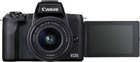 Canon EOS M50 Mark II in schwarz mit EF M 15-45 und Schwenkdisplay von vorne