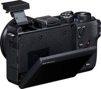 Canon EOS M6 Mark II in schwarz mit EF M 15-45mm Blitz und Klappdisplay von hinten links