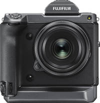 Fujifilm GFX100 in schwarz mit EFV und GF63mm von vorne Fujifilm GFX100 in schwarz mit EFV und GF63mm von vorne