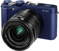 Fujifilm X-A1 in blau mit XC16-50 von vorne links