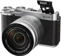 Fujifilm X-A2 in schwarz silber mit XC16-50 von vorne links