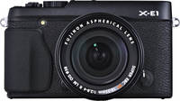 Fujifilm X-E1 in schwarz mit XF18-55 von vorne Fujifilm X-E1 in schwarz mit XF18-55 von vorne