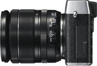 Fujifilm X-E2 in silber mit XF18-55 von links